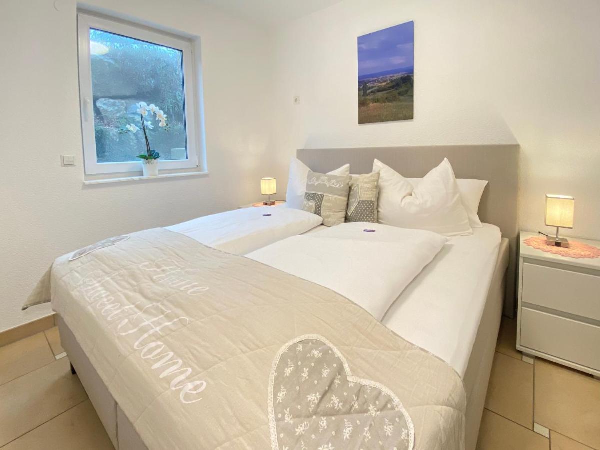 2 Zimmer Apartment, 70 Qm, Max 4 Pers, Private Terasse, 2 Parkplaetze, Internet 250 Mbit Gärtringen Eksteriør bilde