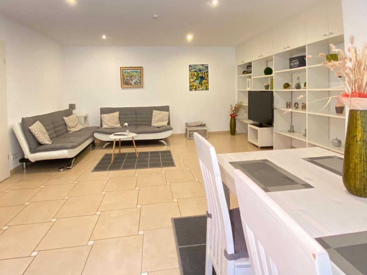 2 Zimmer Apartment, 70 Qm, Max 4 Pers, Private Terasse, 2 Parkplaetze, Internet 250 Mbit Gärtringen Eksteriør bilde