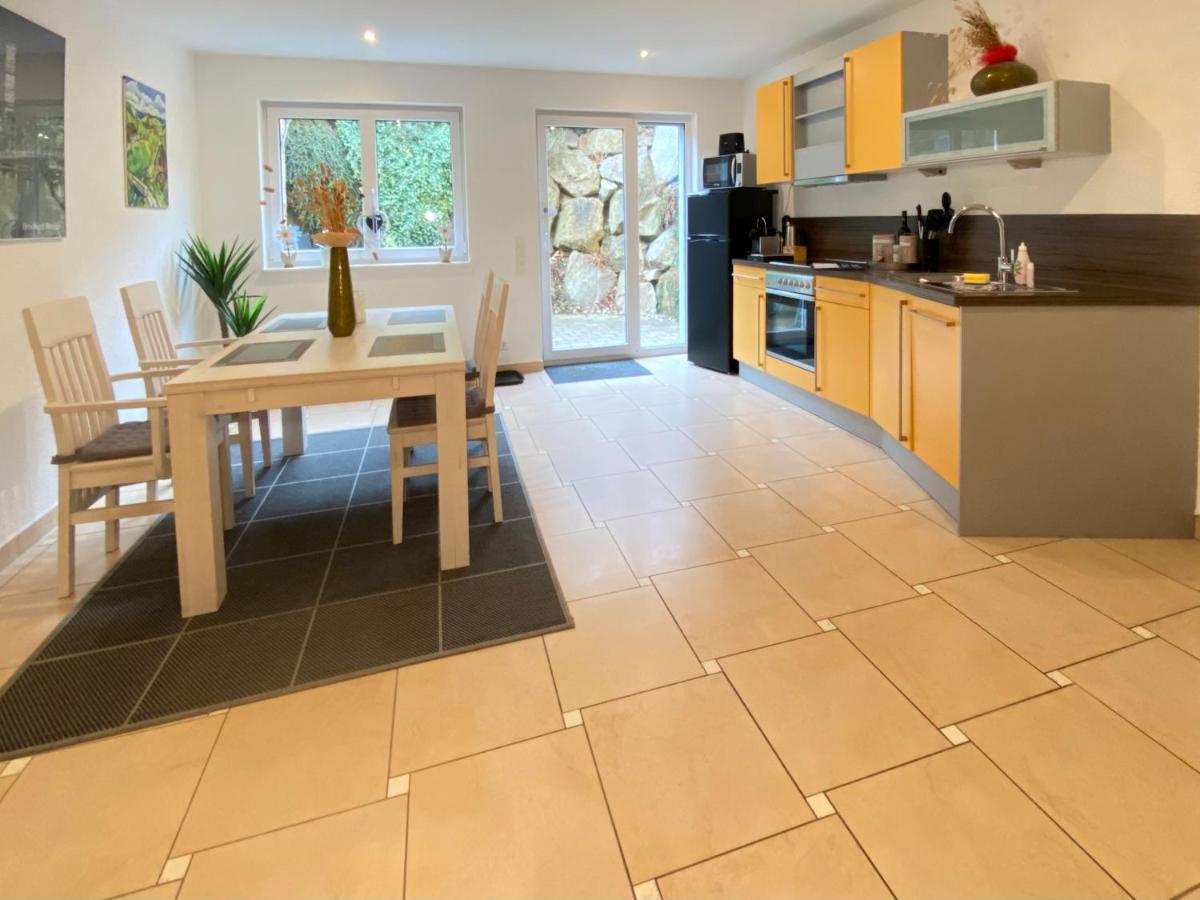 2 Zimmer Apartment, 70 Qm, Max 4 Pers, Private Terasse, 2 Parkplaetze, Internet 250 Mbit Gärtringen Eksteriør bilde