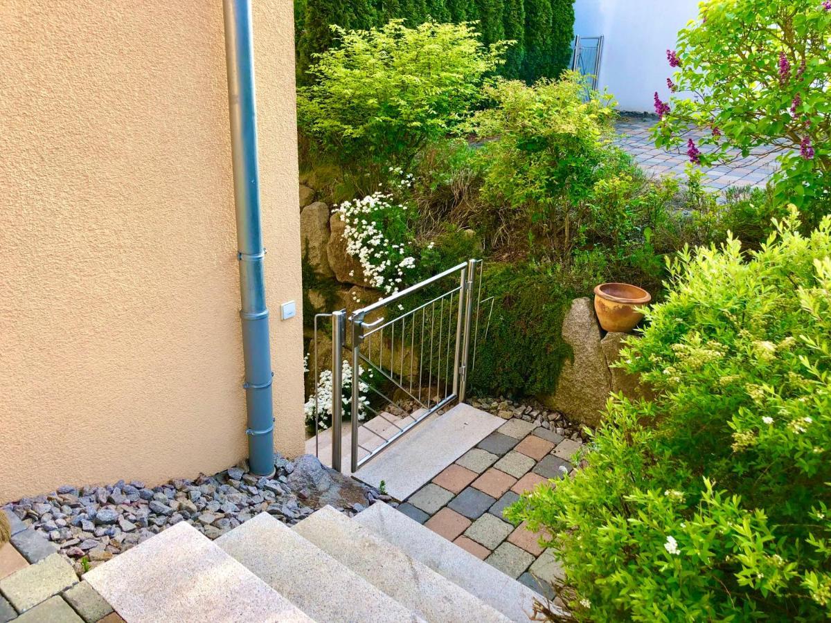 2 Zimmer Apartment, 70 Qm, Max 4 Pers, Private Terasse, 2 Parkplaetze, Internet 250 Mbit Gärtringen Eksteriør bilde