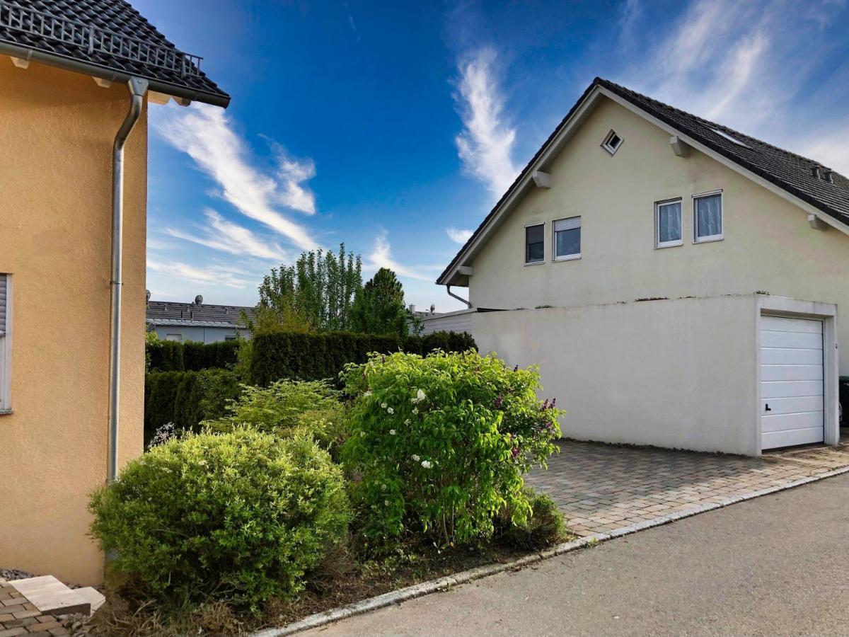 2 Zimmer Apartment, 70 Qm, Max 4 Pers, Private Terasse, 2 Parkplaetze, Internet 250 Mbit Gärtringen Eksteriør bilde